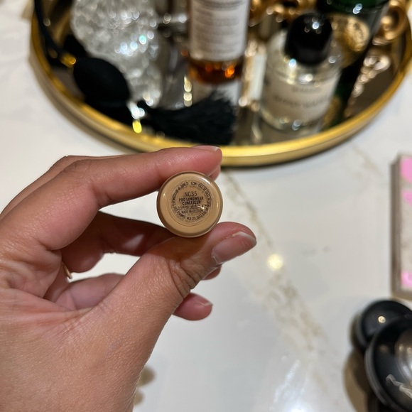 MAC Pro Longwear Concealer- NC35 - Picture 2 of 2